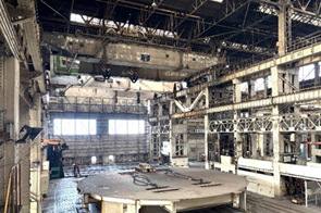 （工場内、天井クレーン・出荷間口）